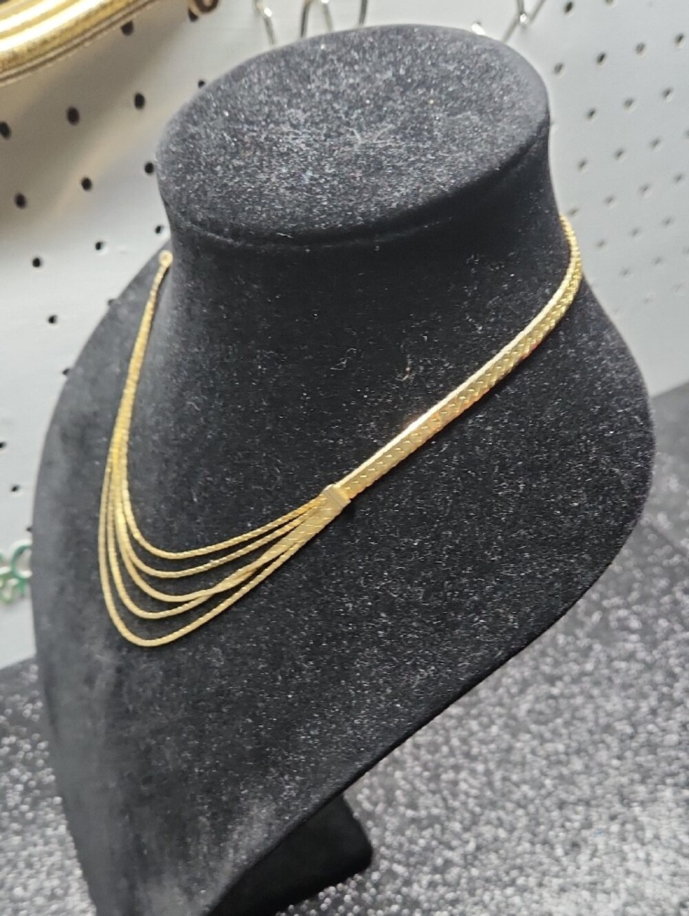 Marked And Unmarked Gold-tone Bundle - Picture 12 of 14